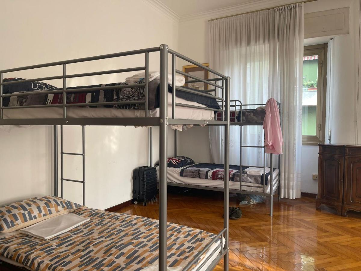 Hostel Corner 32 Milan Bagian luar foto