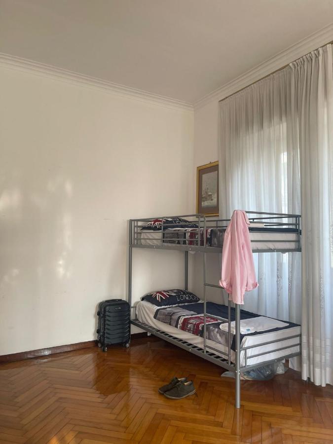 Hostel Corner 32 Milan Bagian luar foto