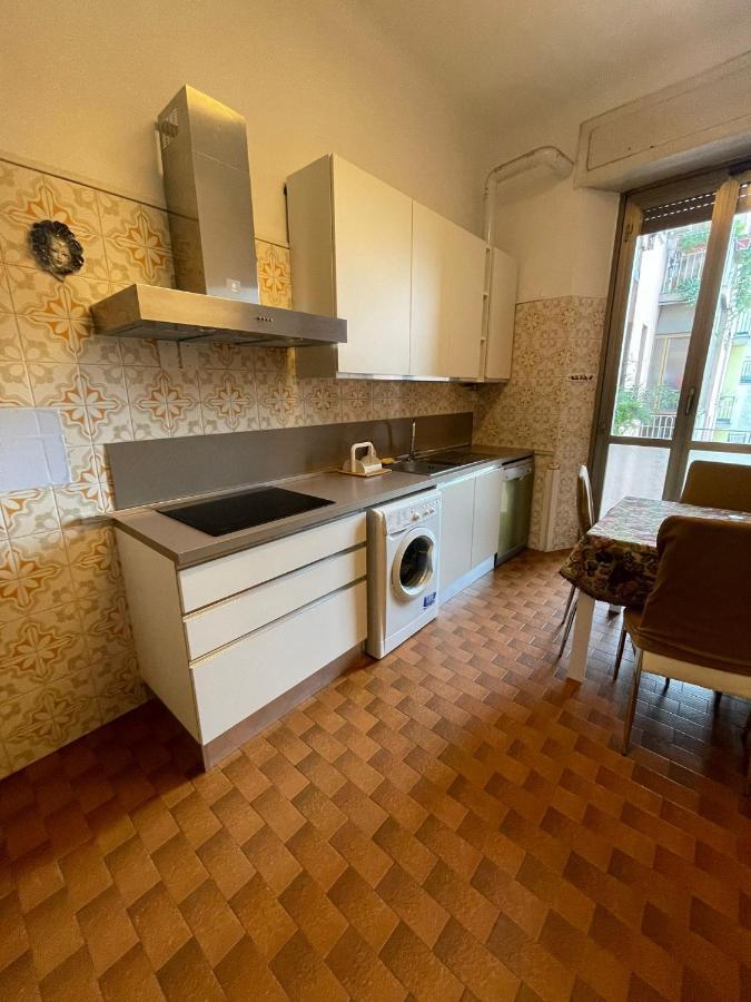 Hostel Corner 32 Milan Bagian luar foto
